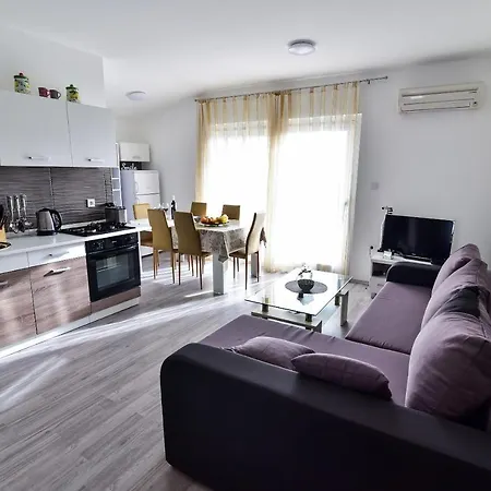 Apartment L&l Holiday *