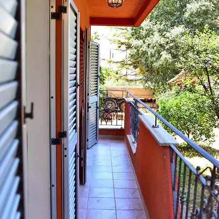 Apartment L&l Holiday *